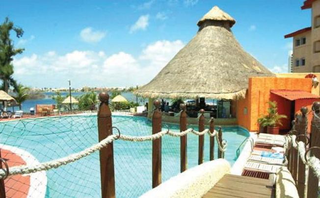 Фото отеля Selina Cancun Laguna