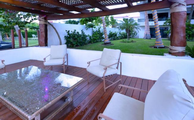 Фото отеля Sina Suites