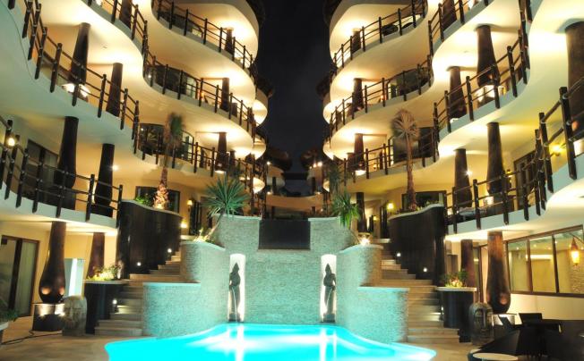 Фото отеля El Taj Oceanfront & Beachside Condos Hotel