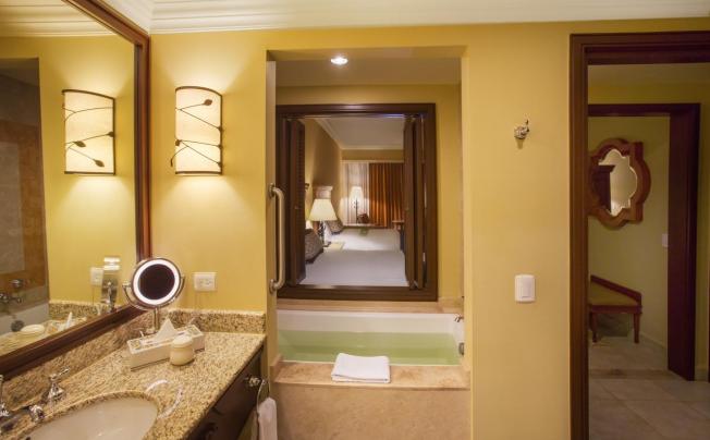 Фото отеля Pueblo Bonito Sunset Beach Golf & Spa Resort