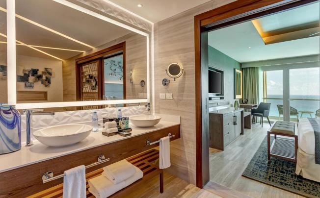 Фото отеля Royalton Chic Suites Cancun