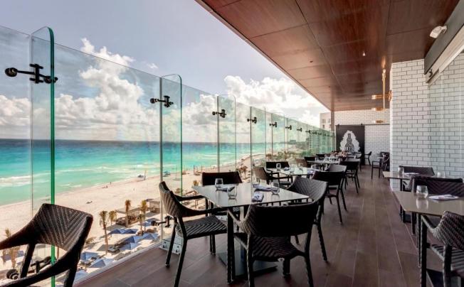 Фото отеля Royalton Chic Suites Cancun
