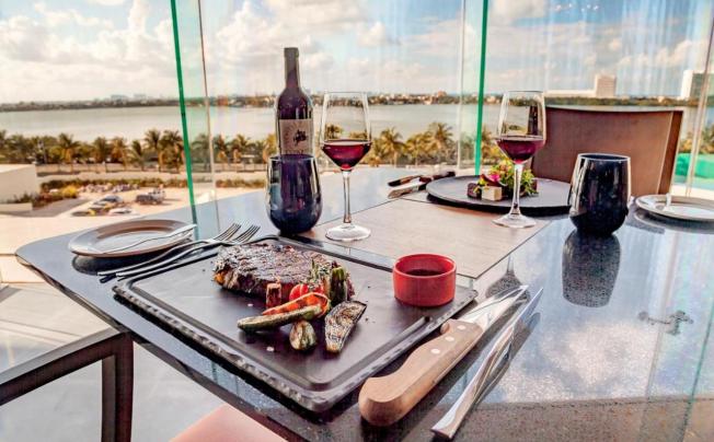 Фото отеля Royalton Chic Suites Cancun