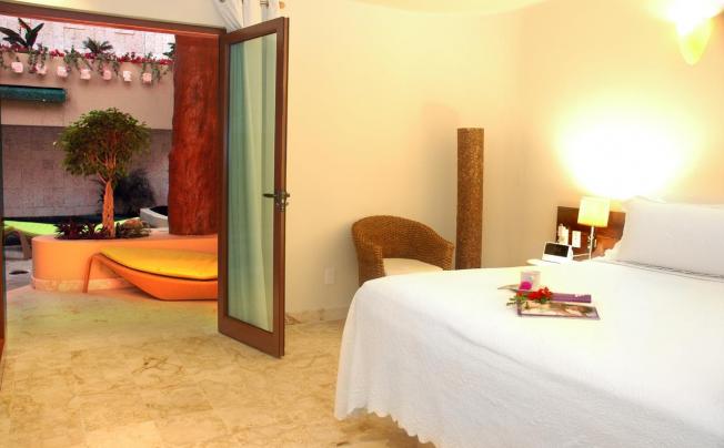 Фото отеля Maya Villa Condo Hotel & Beach Club