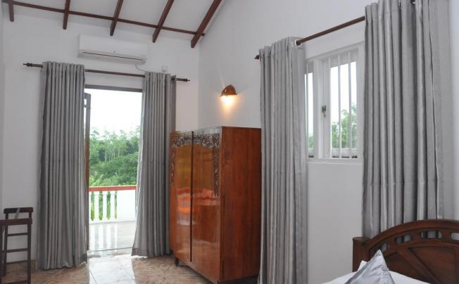 Фото отеля KURUMBA HILLS