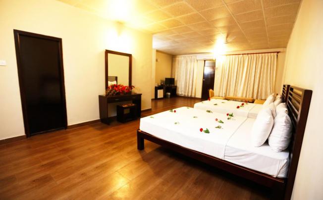 Фото отеля Hikkaduwa Beach Resort