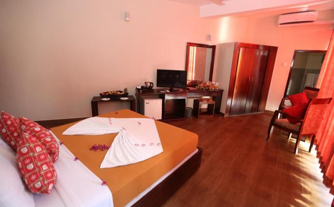 Фото отеля Hikkaduwa Beach Resort