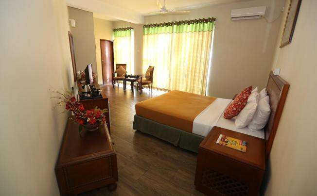 Фото отеля Hikkaduwa Beach Resort
