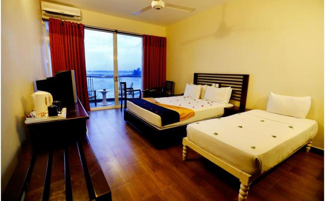 Фото отеля Hikkaduwa Beach Resort