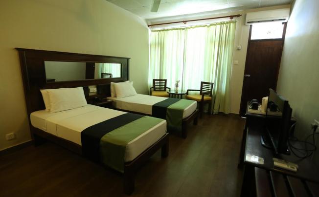 Фото отеля Hikkaduwa Beach Resort