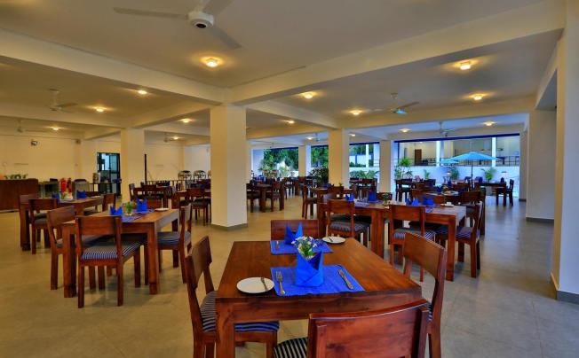 Фото отеля The Blue Wave hotel