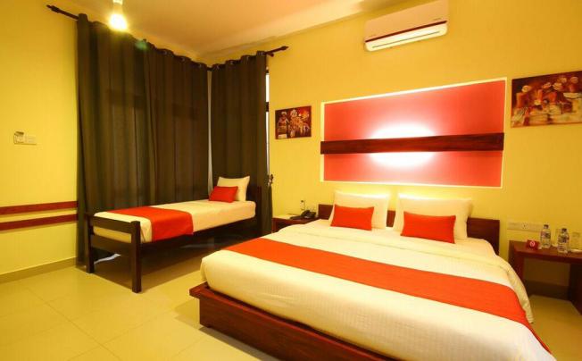 Фото отеля SEA BREEZE DELUXE INN