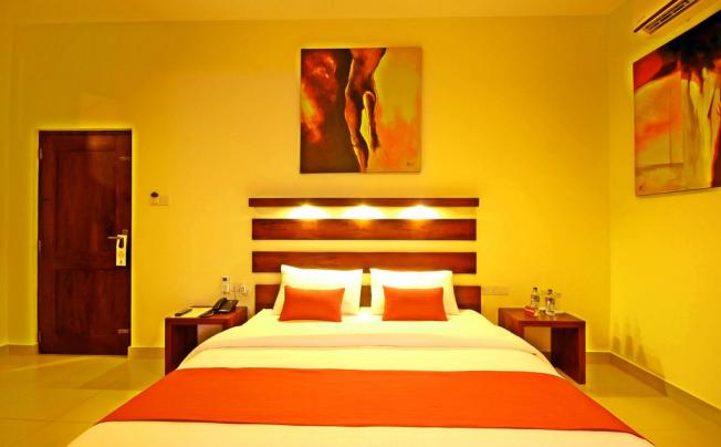 Фото отеля SEA BREEZE DELUXE INN