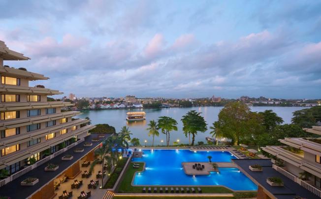 Фото отеля Cinnamon Lakeside Hotel