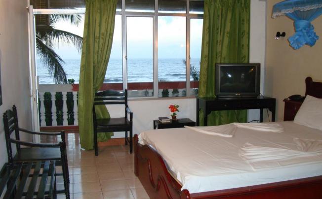 Фото отеля TOPAZ BEACH HOTEL 