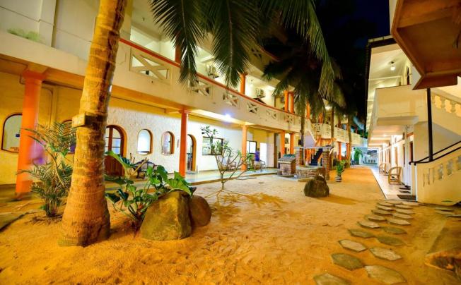 Фото отеля International Beach Hotel & Restaurant
