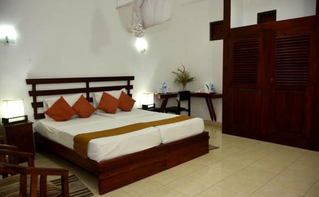 Фото отеля Rainbow Beach Hotel 