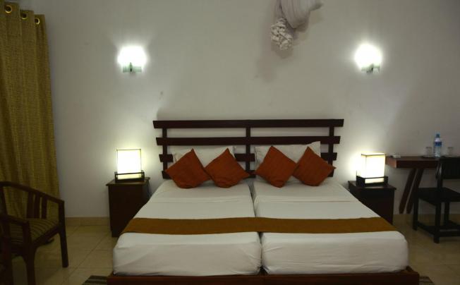 Фото отеля Rainbow Beach Hotel 