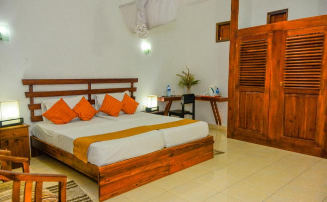 Фото отеля Rainbow Beach Hotel 