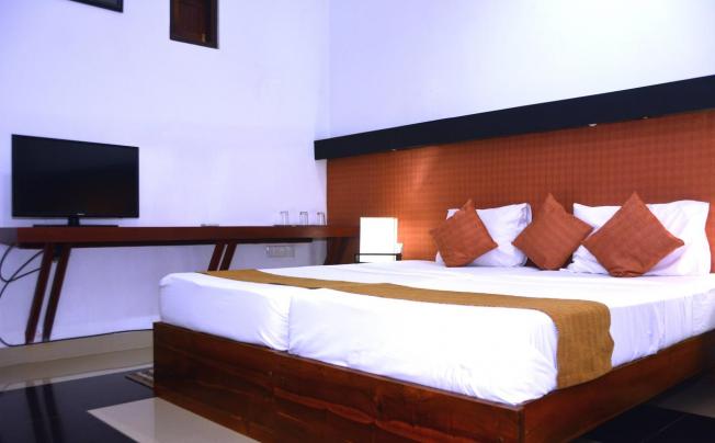 Фото отеля Rainbow Beach Hotel 