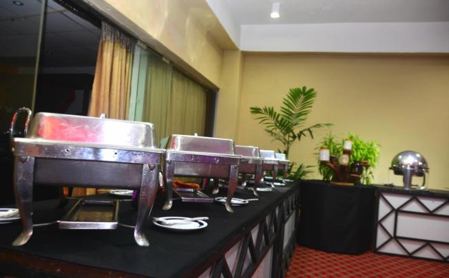 Фото отеля Rainbow Beach Hotel 