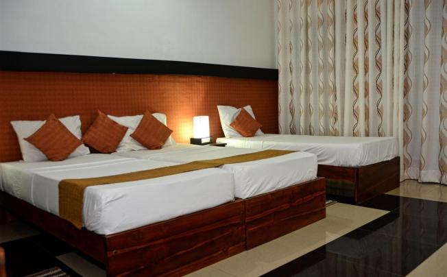 Фото отеля Rainbow Beach Hotel 
