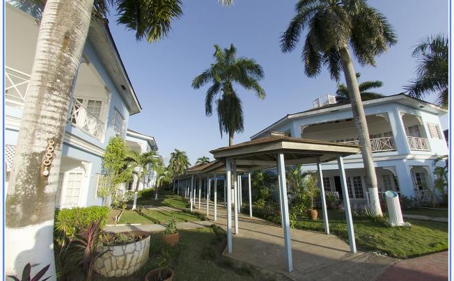 Фото отеля Beachcomber club & spa