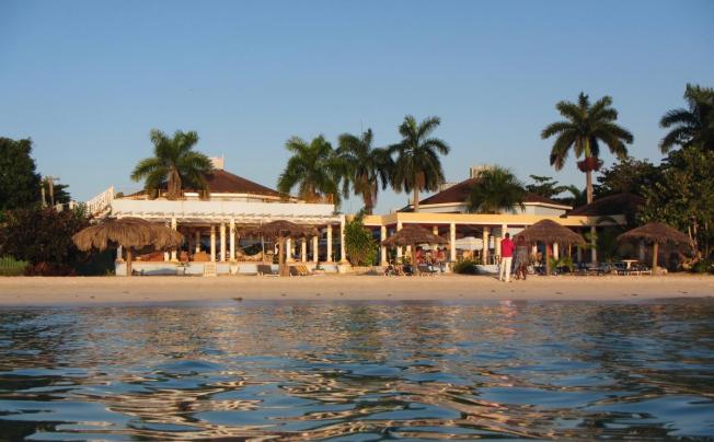 Фото отеля Beachcomber club & spa