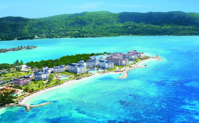 Фото отеля Secrets St. James Montego Bay