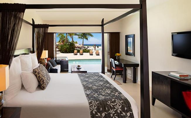 Фото отеля Secrets St. James Montego Bay
