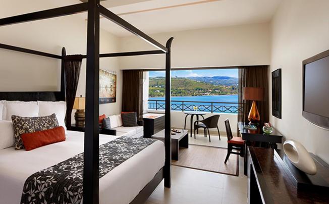 Фото отеля Secrets St. James Montego Bay