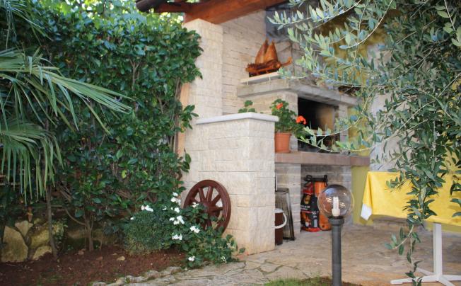 Фото отеля APARTMENT ORNELA POREC