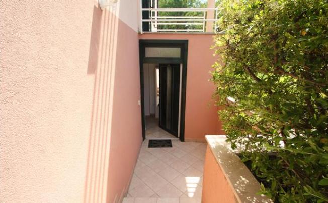 Фото отеля Denis Private Apartment