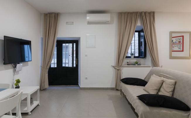 Фото отеля APARTMANI IVANA