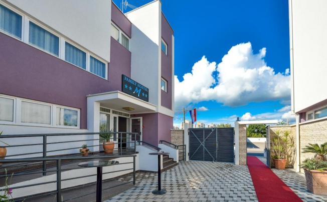 Фото отеля FAMILY M HOSTEL  