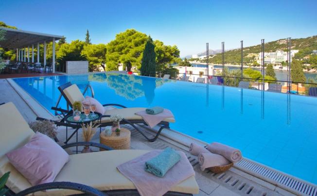 Фото отеля Uvala Hotel