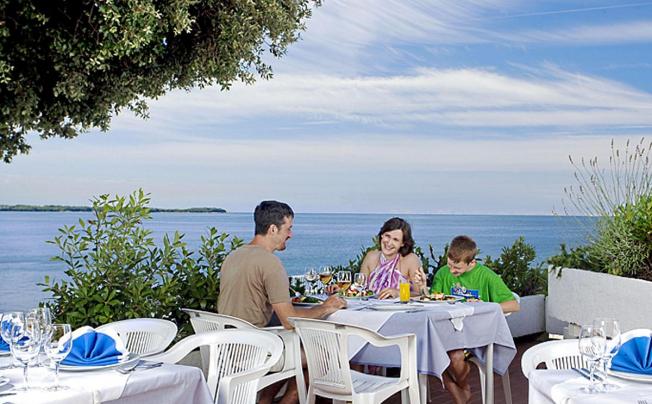 Фото отеля Lanterna Sunny Resort by Valamar
