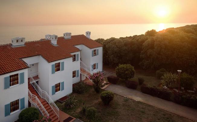 Фото отеля Sunset Lanterna Apartments