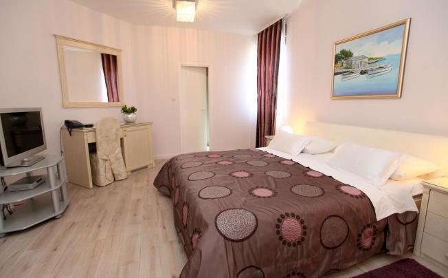 Фото отеля APARTHOTEL BELLEVUE