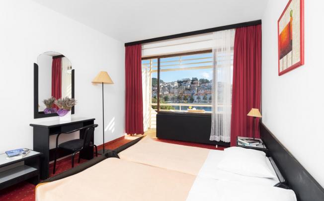Фото отеля Delfin Hvar Hotel