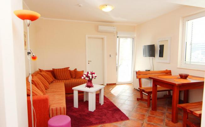 Фото отеля Mila & Aleksandr Apartments