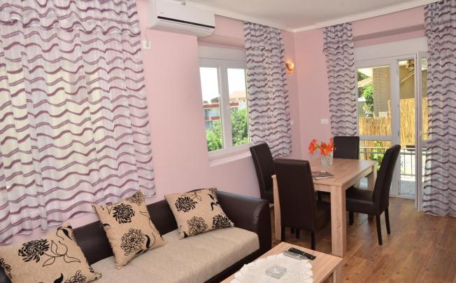 Фото отеля CEJOVIC APARTMENTS