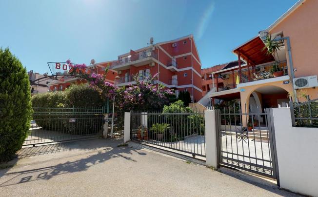 Фото отеля Villa Bajo