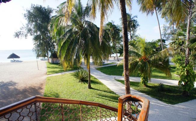 Фото отеля Smiles Beach Hotel
