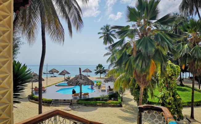 Фото отеля Smiles Beach Hotel