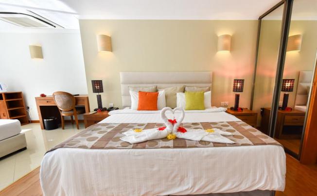 Фото отеля Crown Beach Hotel