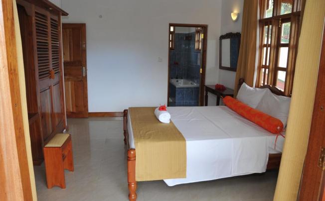 Фото отеля La Fontaine Holiday Apartment