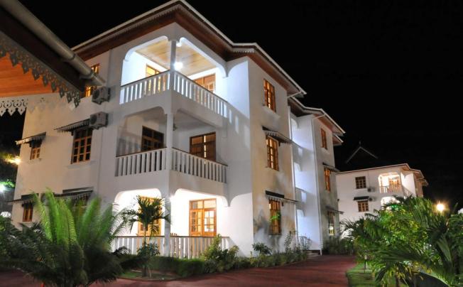 Фото отеля La Fontaine Holiday Apartment