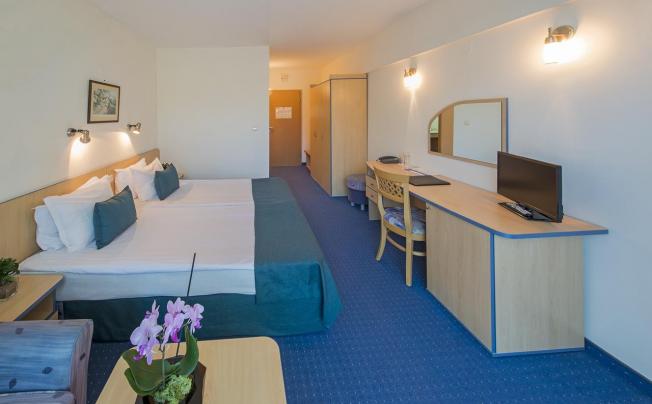Фото отеля Holiday Park hotel