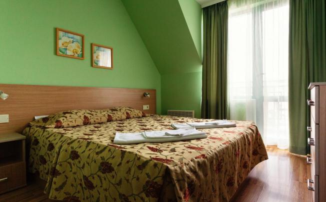 Фото отеля Bright House Apartments